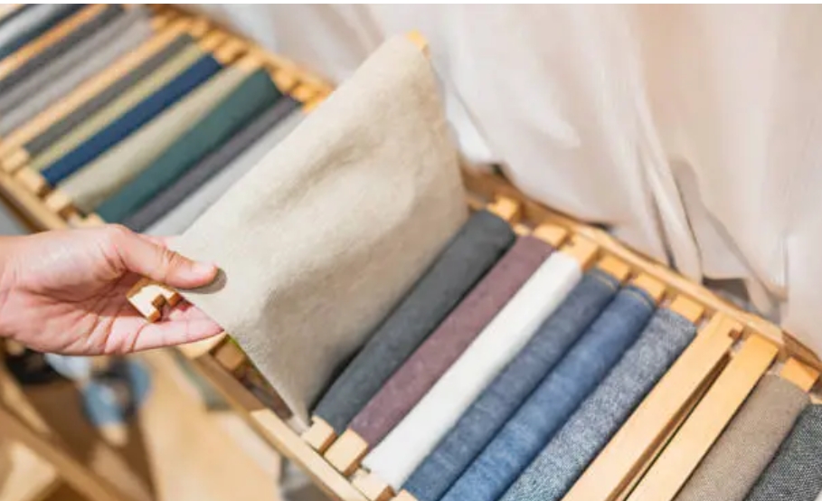 Linen vs. Wool: Choosing the Right Fabric for Your Tailored Piece