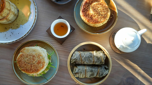 A Taste of Tomorrow: Rediscovering Chinese Cuisine in Los Angeles 1 A Taste of Tomorrow: Rediscovering Chinese Cuisine in Los Angeles